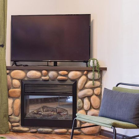 Grassihaus Mountain Getaway Apartment Canmore Exterior photo