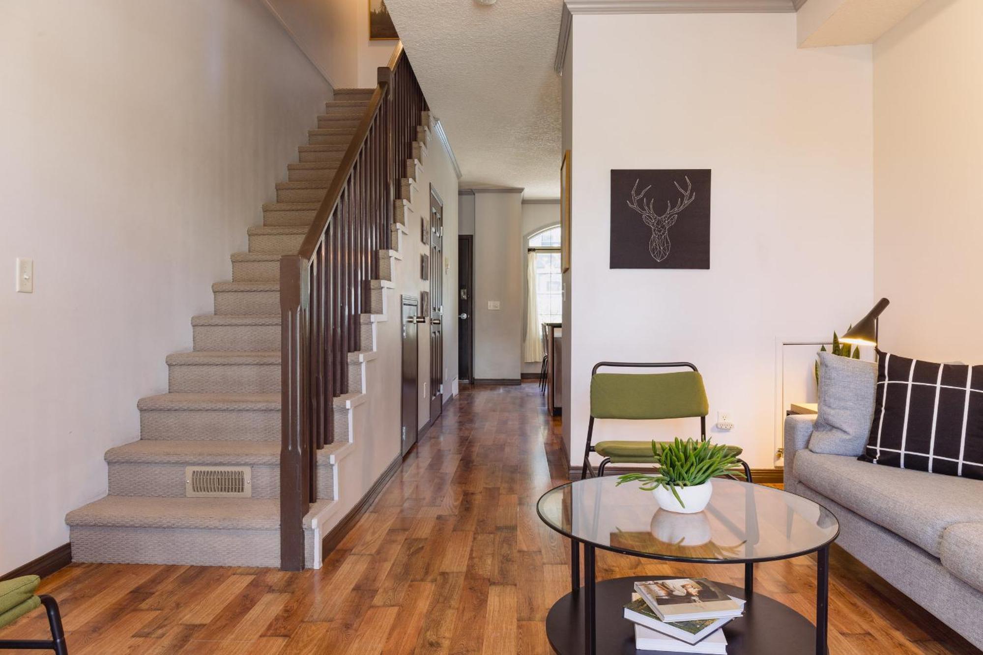 Grassihaus Mountain Getaway Apartment Canmore Exterior photo