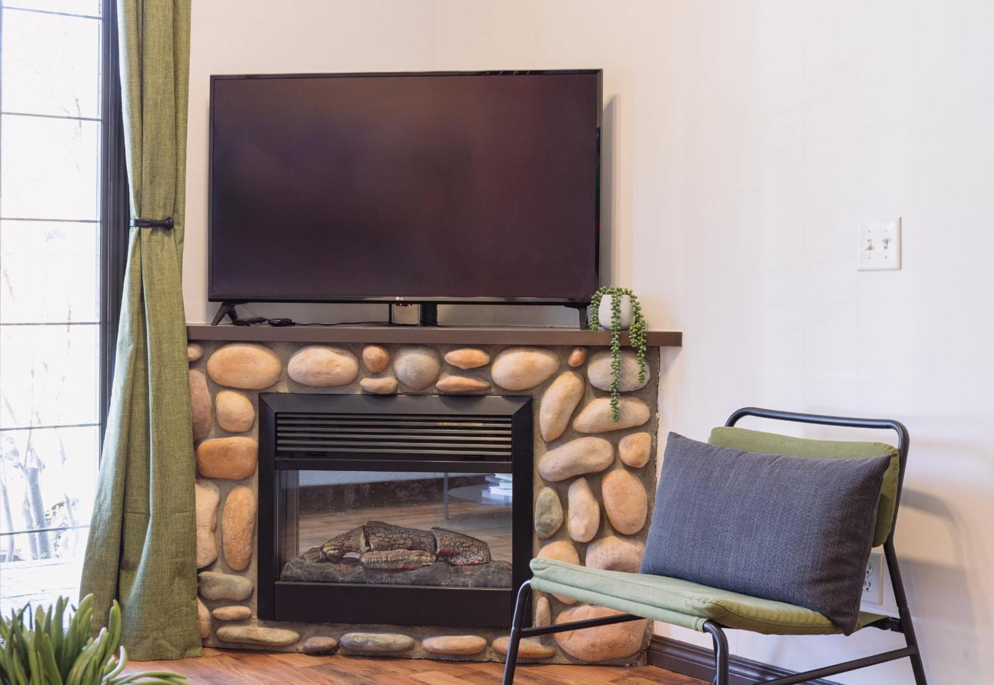 Grassihaus Mountain Getaway Apartment Canmore Exterior photo