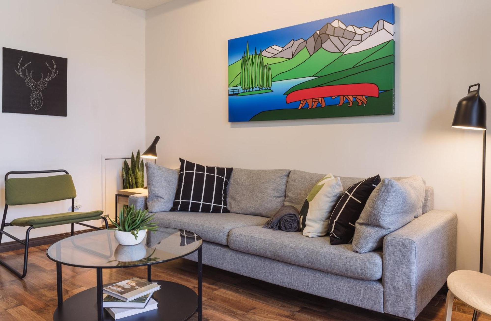 Grassihaus Mountain Getaway Apartment Canmore Exterior photo