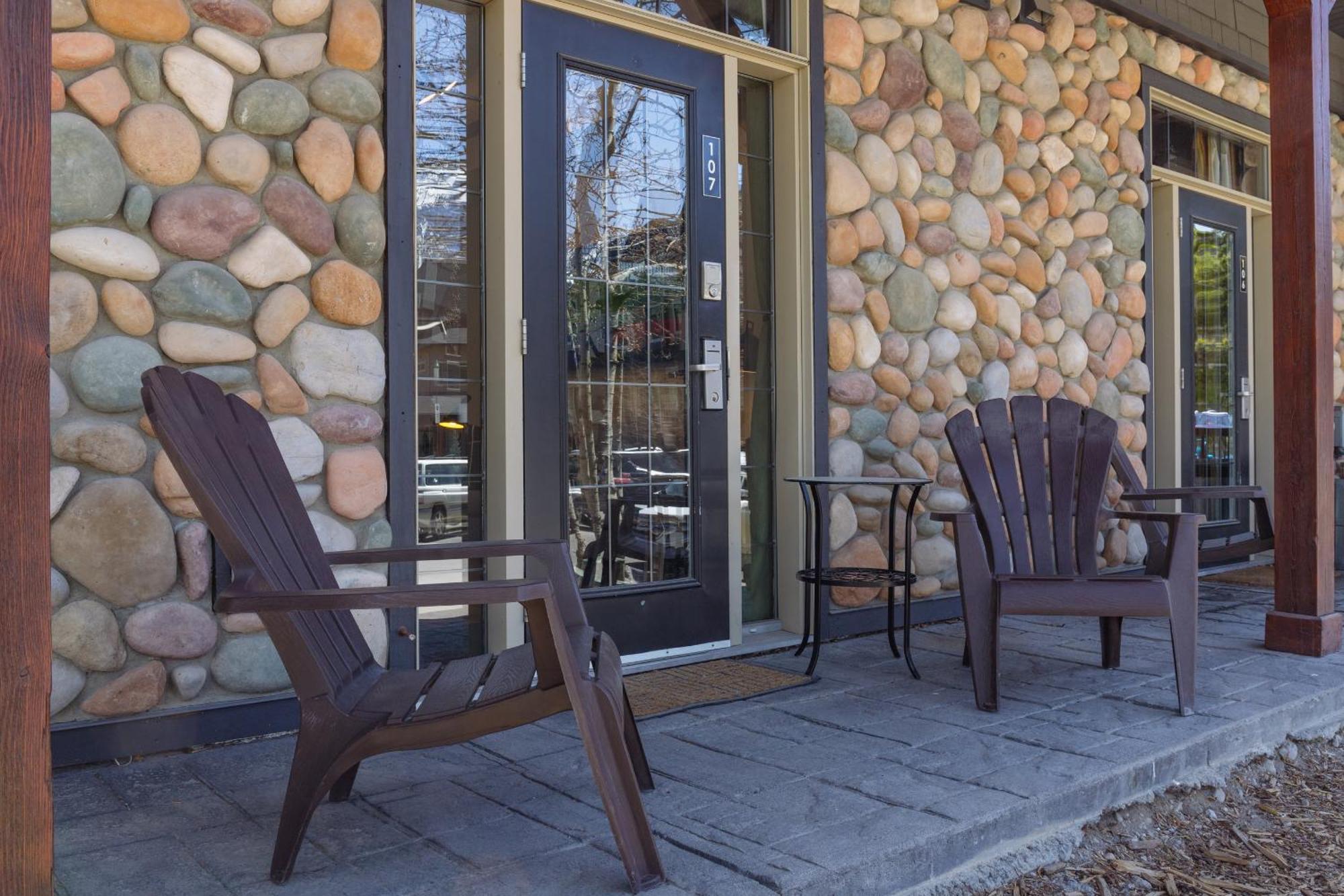 Grassihaus Mountain Getaway Apartment Canmore Exterior photo