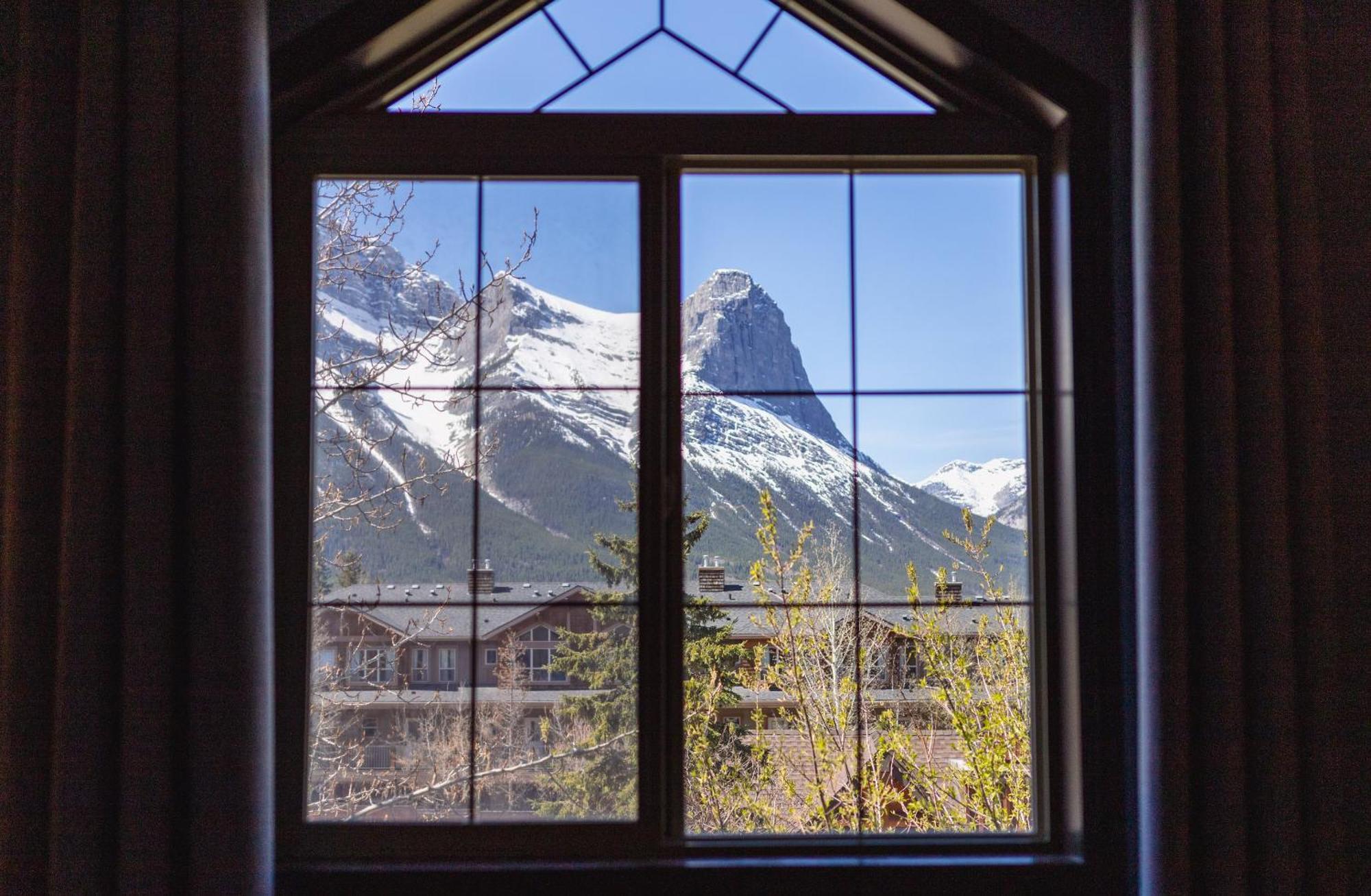 Grassihaus Mountain Getaway Apartment Canmore Exterior photo